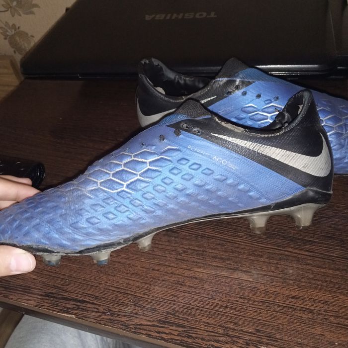 Футбольные бутсы