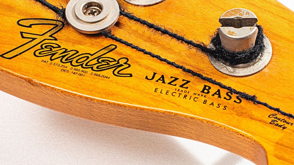 Fender Jazz Bass – Made in Mexico (2002) – + калъф и стойка