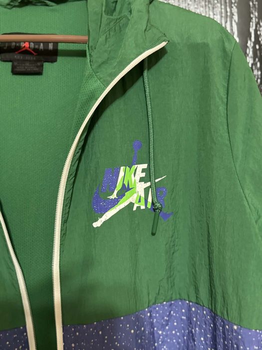 Уникална ветровка Nike air jordan
