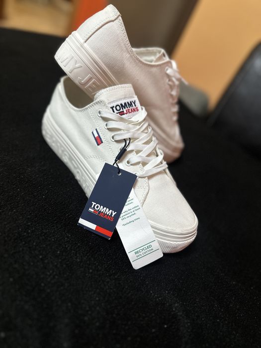 Бели кецове Tommy Jeans