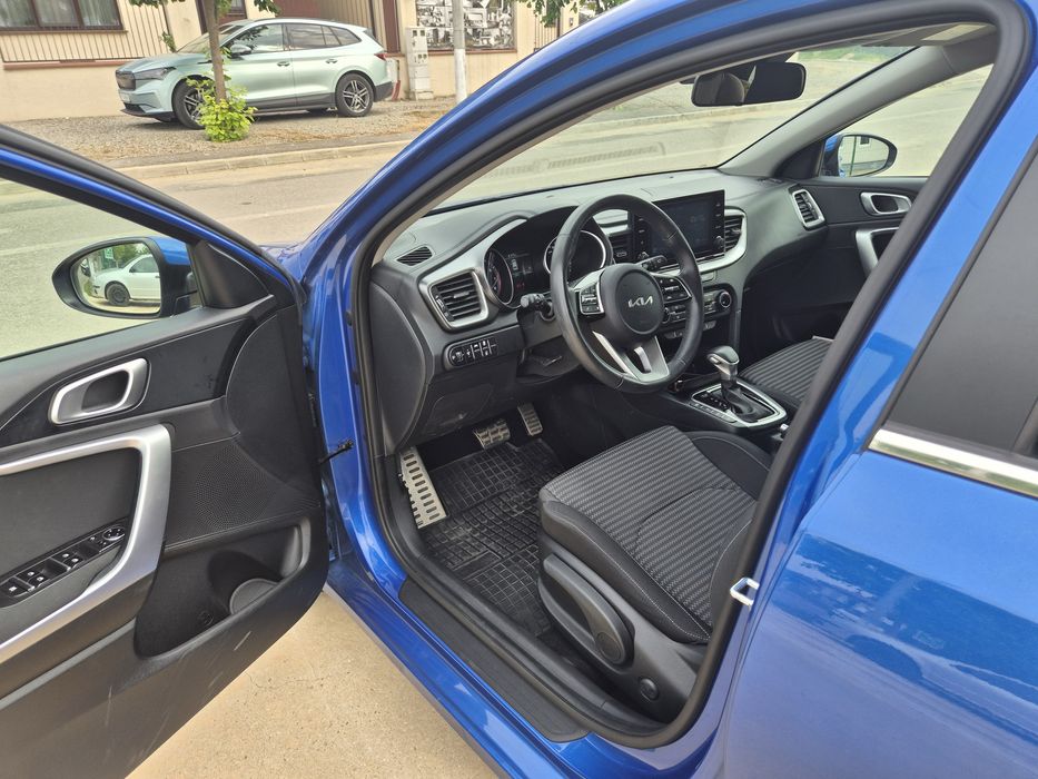 Kia Ceed 1.5  Hibrid 160 cp 7 DCT Unic proprietar