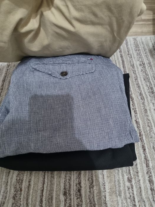 Vand lot 5 pantaloni Tommy Hilfiger