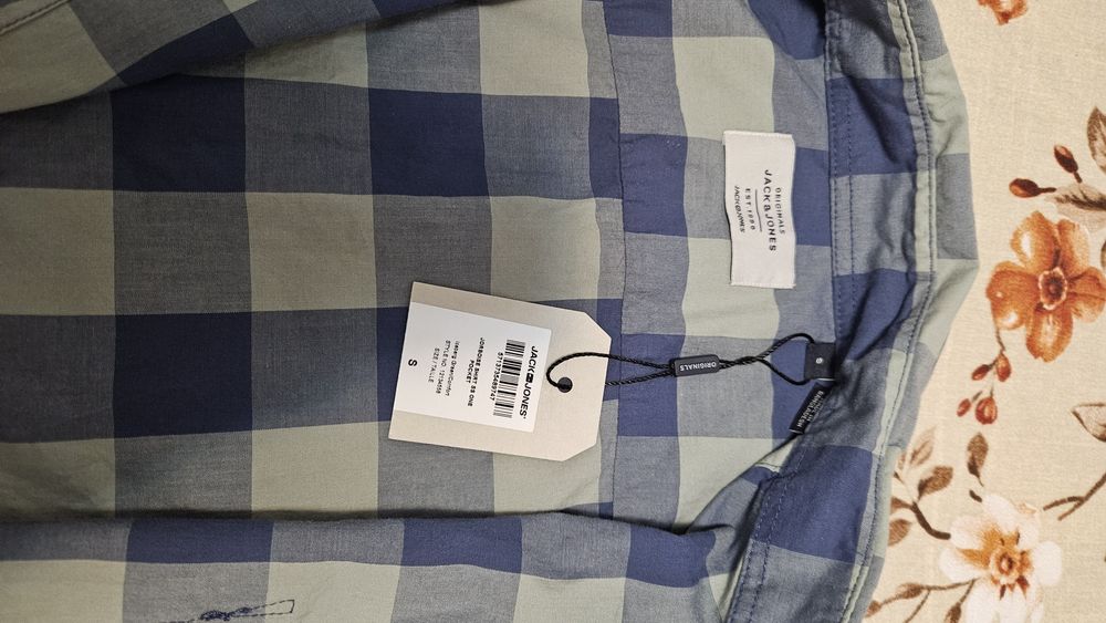 Camasa jack&jones barbati..noua cu eticheta marimea S