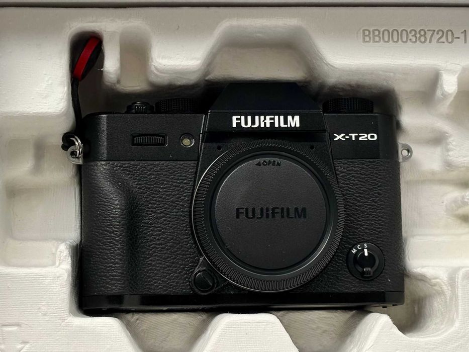Kit Complet Fujifilm X-T20 (8400 cadre) + 2 Obiective + Accesorii Premium Peak Design + BONUS Trepied Giottos (Full Box)