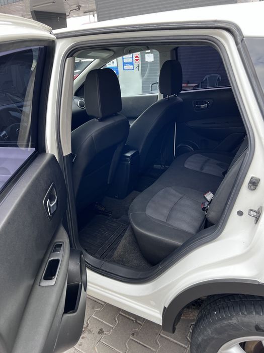 Vând Nissan Qashqai J10, an 2012, motorizare 1.6 benzină, 117 CP, mașină personală.