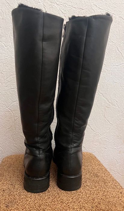 Сапоги  38 размер ,из натуральной кожи  на меху, черные