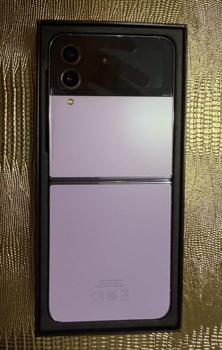 Samsung Z Flip4 display defect