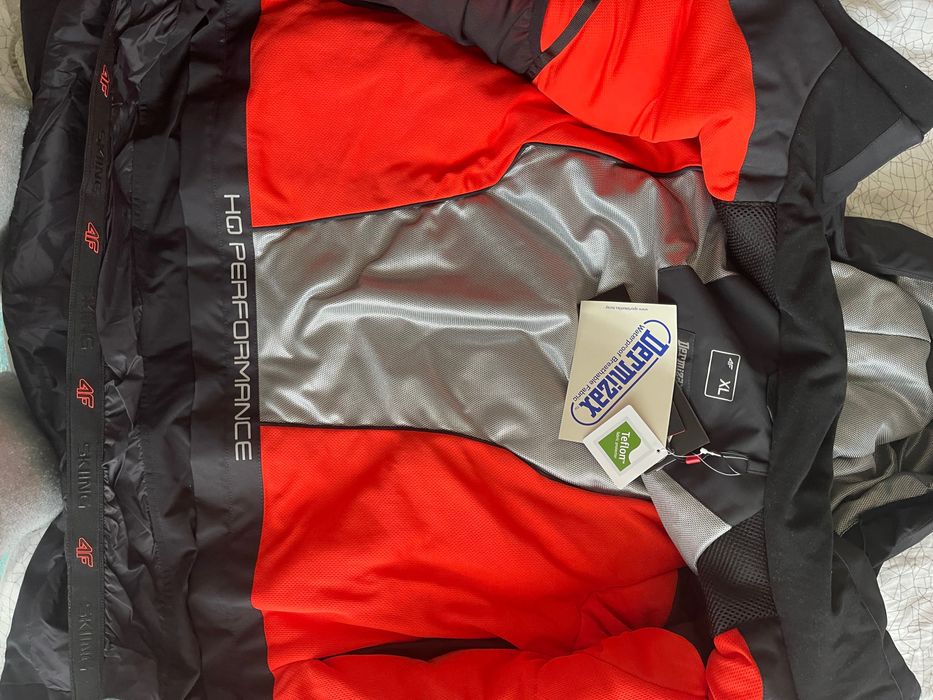 Vând geaca ski 4F noua