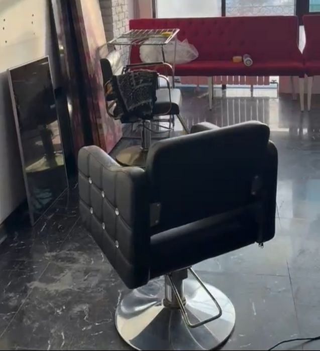 Две мойки, три кресла, отличном состоянии, 4 мес использовались