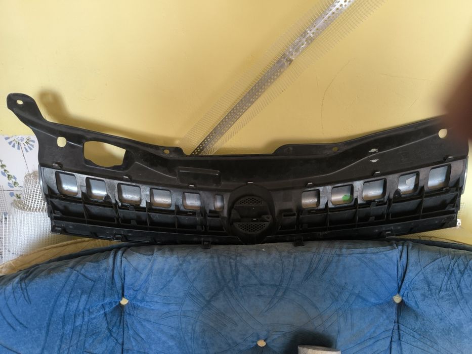 Преден капак Опел Астра Н черен металик предна решетка Опел Астра Н