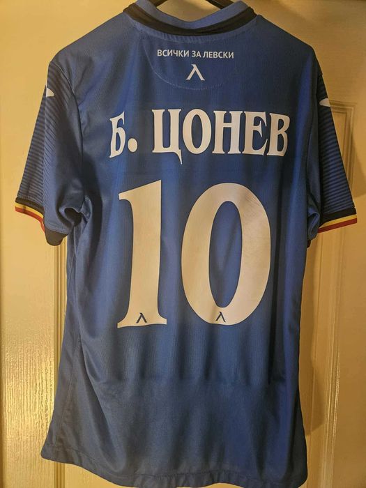 Фланелки на Левски