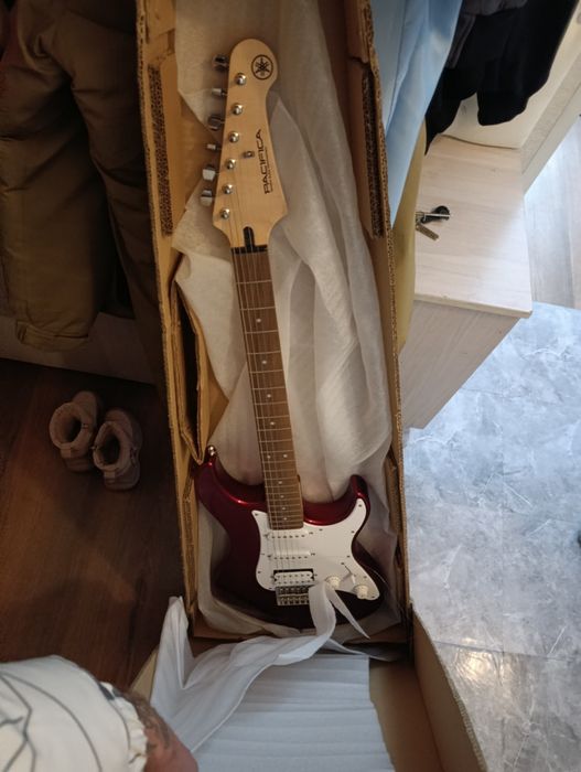 Продается электрогитара