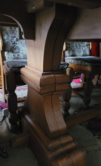 Masa cu scaune din lemn masiv