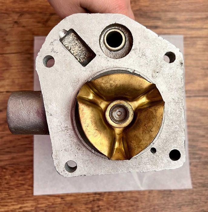 Водна помпа за камион/автобус AVIA