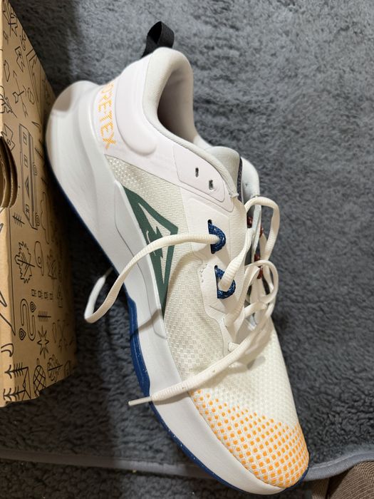 Маратонки Nike.