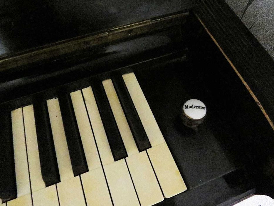 Продам старинное пианино