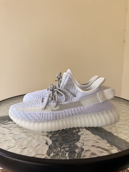 Yeezy 350 noi cu etichete