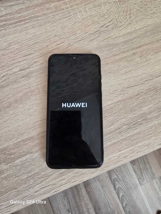 Продавам два телефона Huawei
