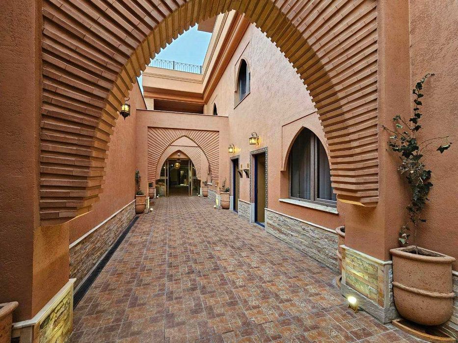 Продается новая гостиница в восточном стиле, на паркентском базаре.