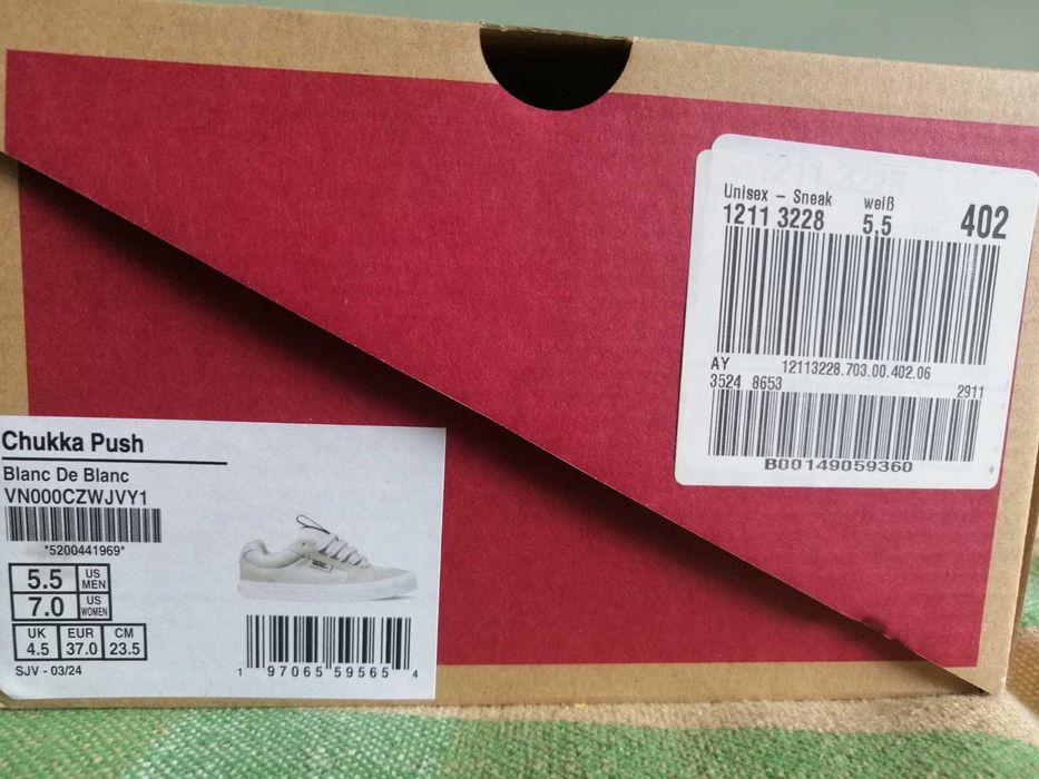 Нови спортни обувки Vans