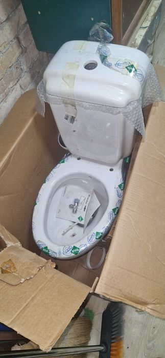 Тоалетна чиния, моноблок с биде. Нова!