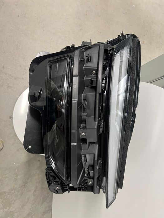 Фарове за Тесла различни видове