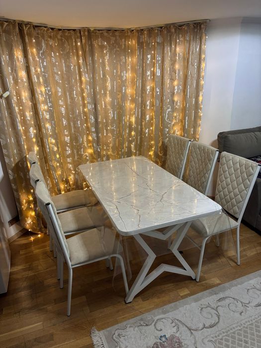 Кухонный стол со стульями