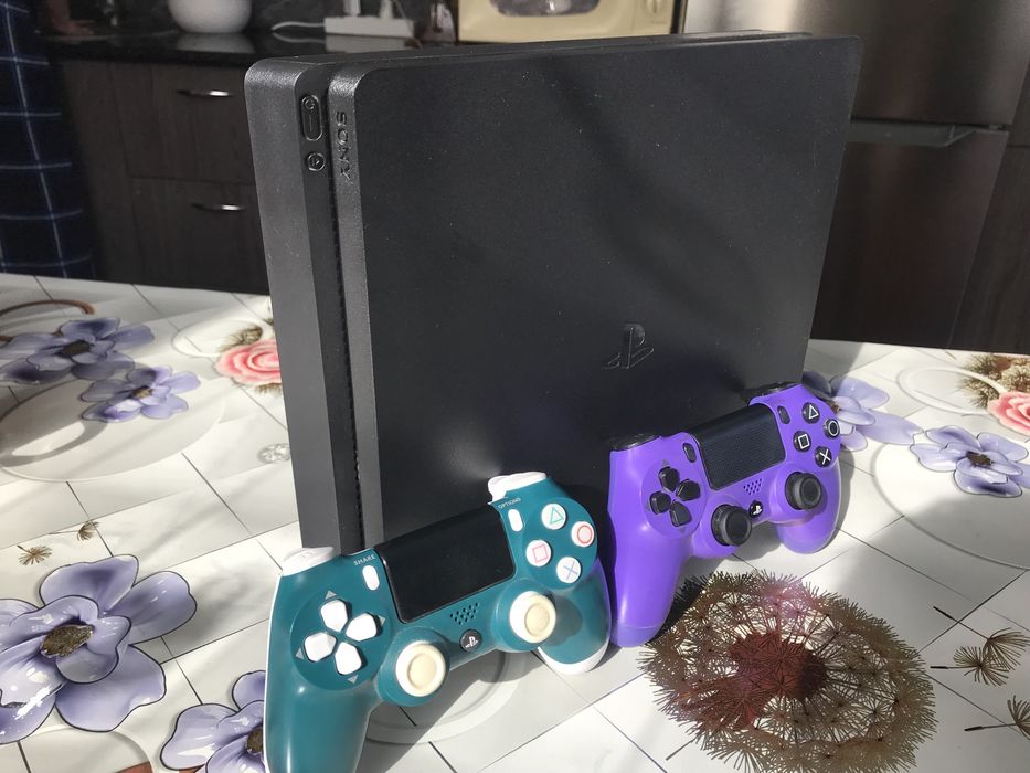 Playstation 4 slim