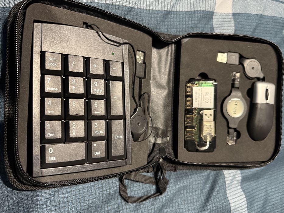 Kit cu tastatura numerica mouse si accesorii