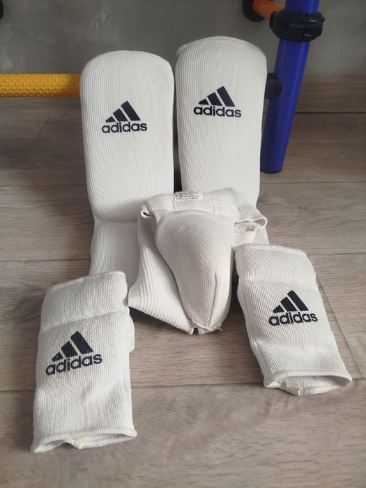 Продам кимоно Каратэ ШЛЕМ.