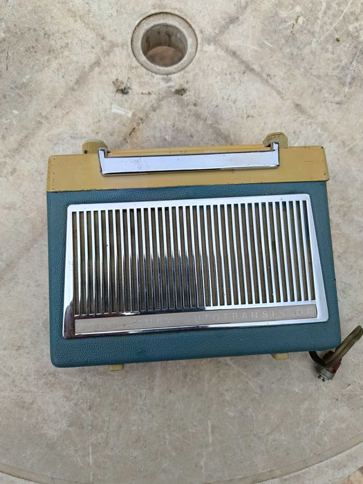 Ретро транзистор "Akkord" УКВ