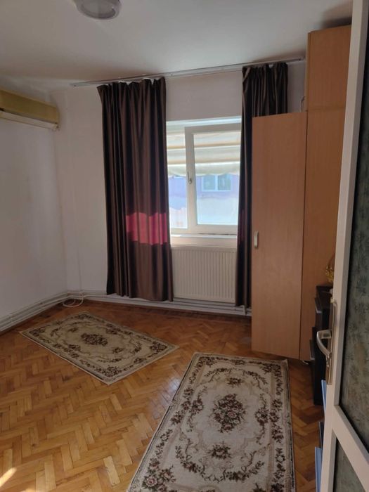 Vând apartament 3 camere