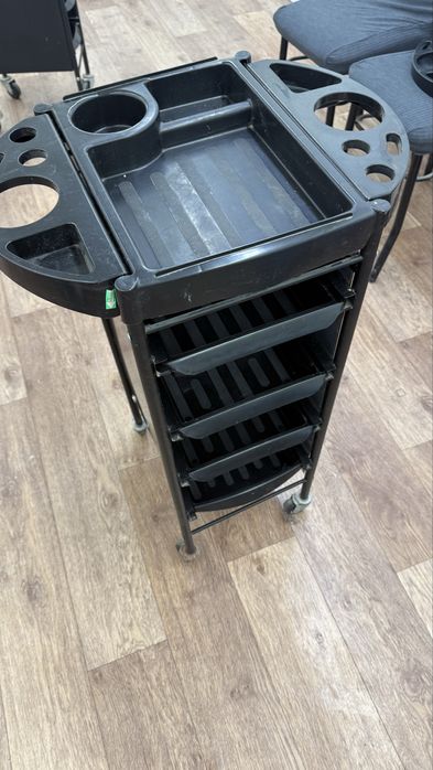 Мужское кресло и помошник