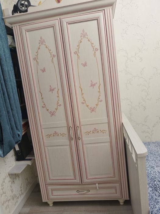 Продам детский шкаф и рабочий стол