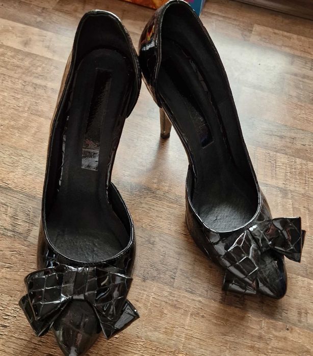 Pantofi negri piele lacuita