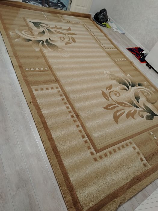 Продам ковёр в хорошем состояние!