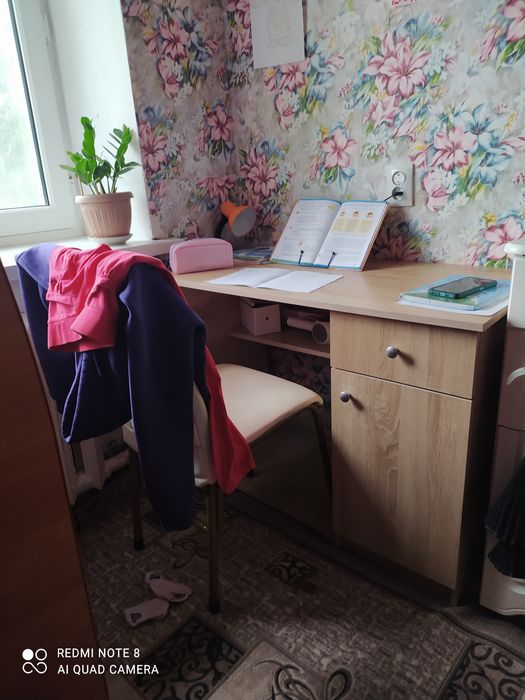 Продам столик,(парту)