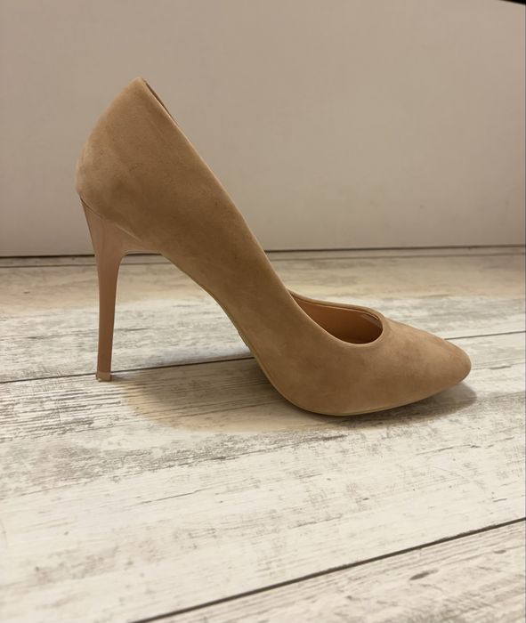 Дамски бежови токчета