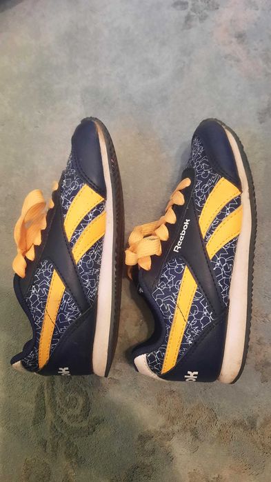 Tenesi Adidasi baieti Reebok marimea 30, 18,5 cm, stare foarte buna