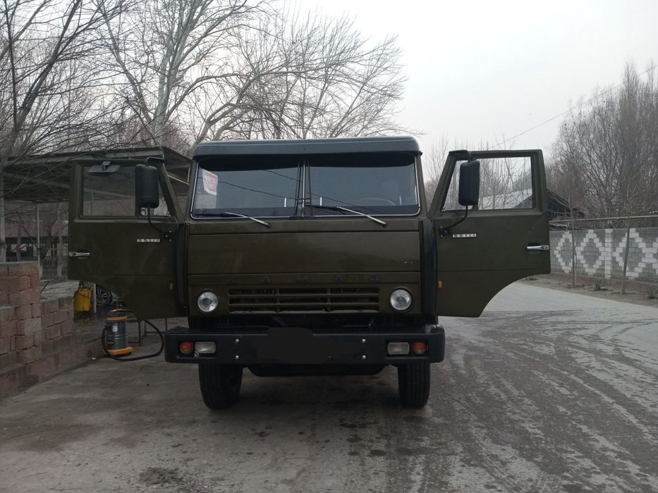 Yuk avtomobili sotiladi