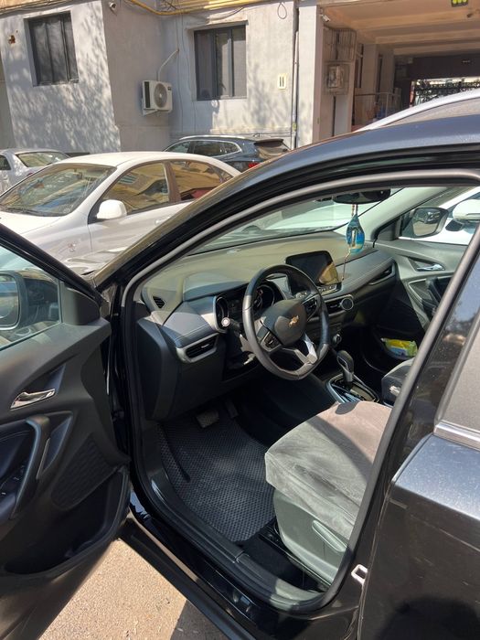 Сотилади автомобиль Трекер Премер