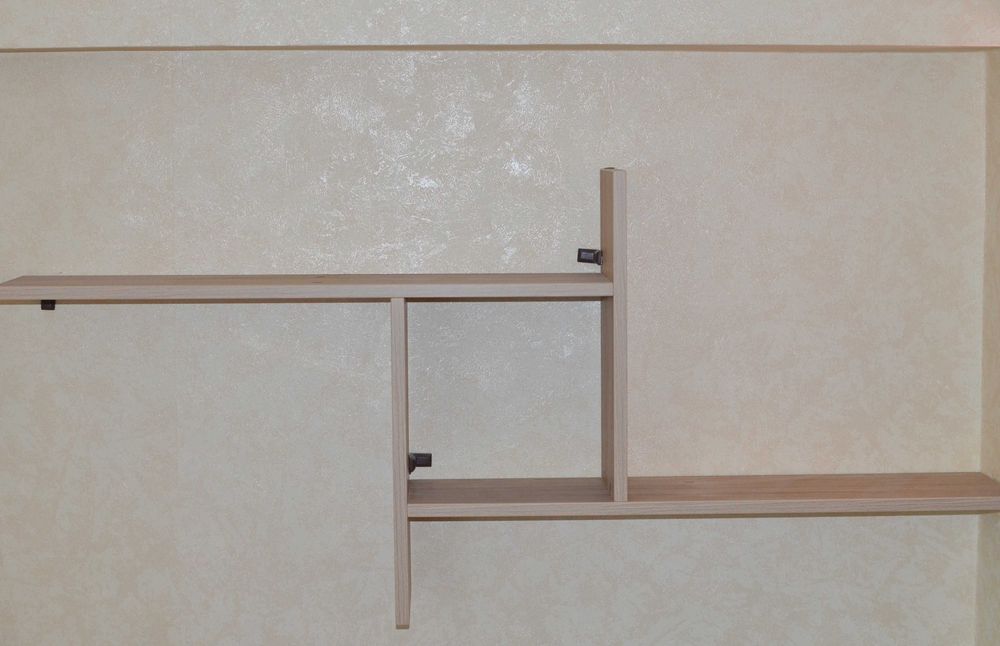 Кровать односпальная, стол письменный, тумбочка, полки для детской