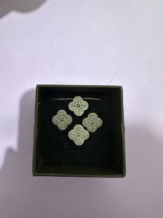 Золотой набор бриллиантов