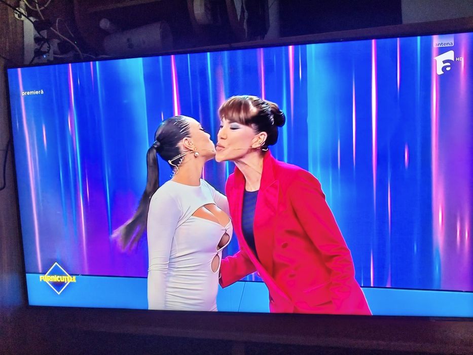 Tv  QLED SAMSUNG 82cm 4K SMART Frame,doar in Pitesti