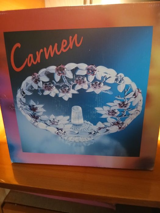 Продам тортовницу.