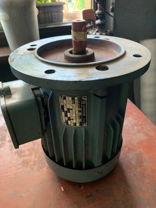 Електрически двигател