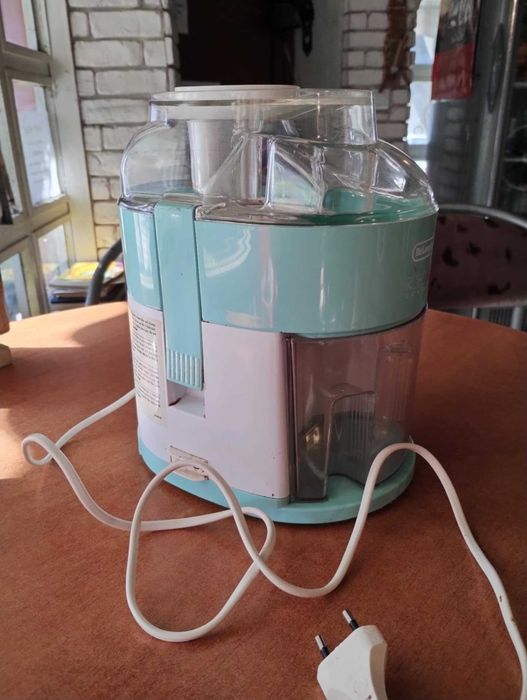 Сокоизтисквачка Delongi robo djet