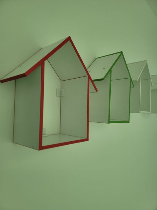 Bolalar xonasi uchun “Uycha” devor tokchalari