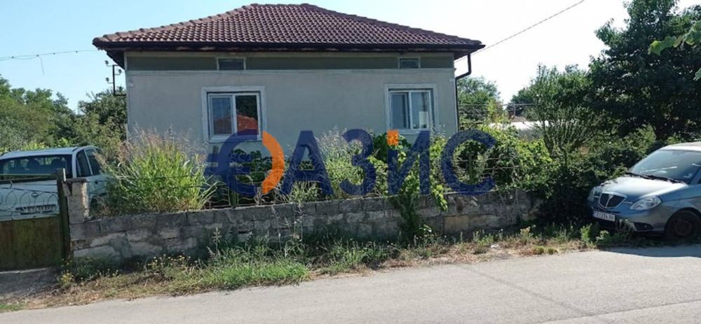 Къща 100 кв. м. с парцел 1800 кв. м., в с. Кардам област Добрич,