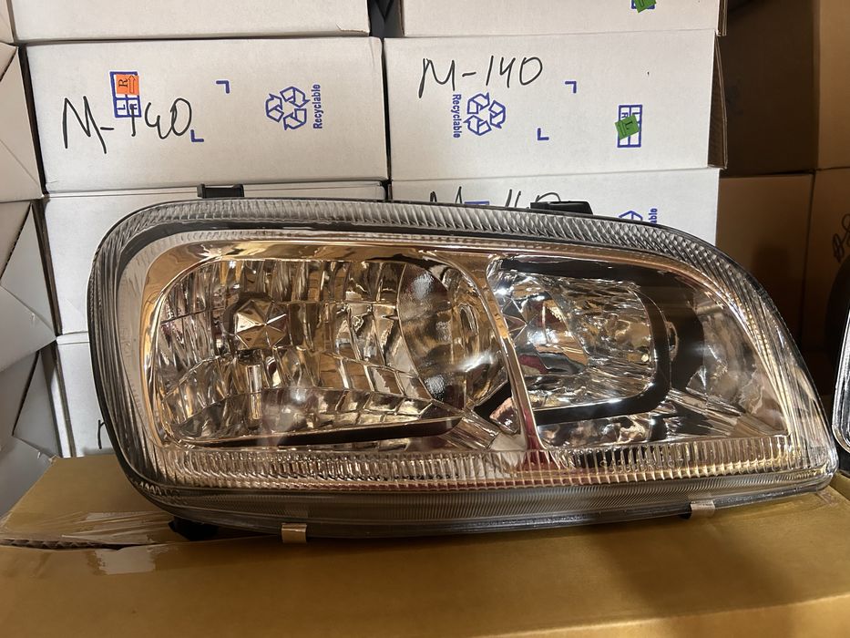 Toyota Rav4 Хрустальный Фара